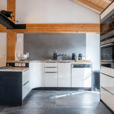 Spacious Duplex In The Heart Of Apartment