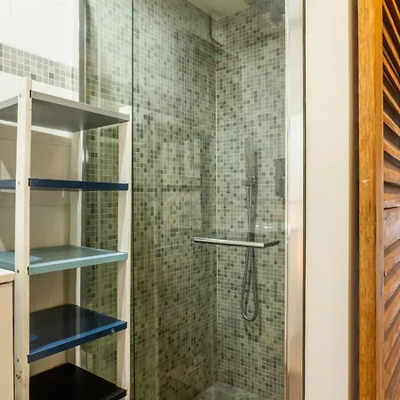 Spacious Duplex In The Heart Of