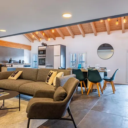 Spacious Duplex In The Heart Of Apartment *
