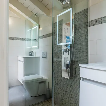 Spacious Duplex In The Heart Of Apartment