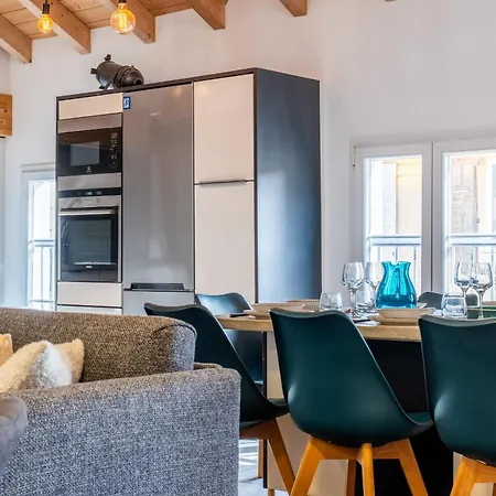 Spacious Duplex In The Heart Of Apartment